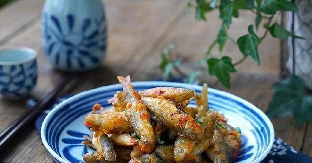 这种小鱼全是肉,买一斤5块钱给老公做了下酒菜,饭店要四十块钱