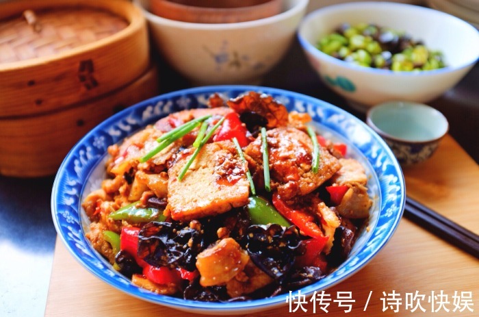 不粘|煎豆腐,直接用油煎就错了!多做一步,不粘锅不破皮,香嫩不易碎
