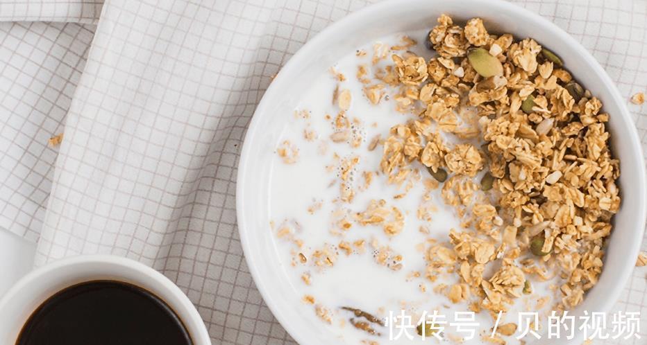 搭配|燕麦片和麦片有什么区别?怎么吃才会更加健康?这样搭配才够营养