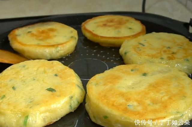 天冷我家常吃这早餐饼，全程手不沾面，蓬松暄软像面包，孩子爱吃