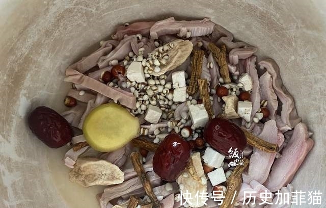 养胃|入秋后，推荐这碗“四神汤”，有条件要多喝，简单食材，养胃健脾