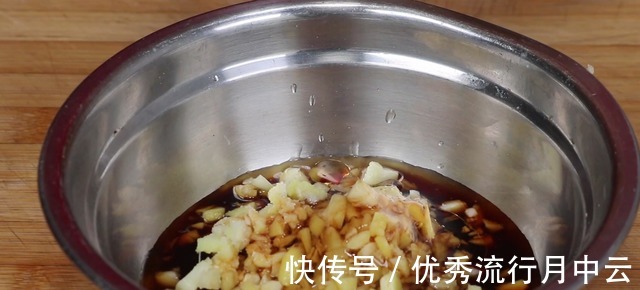 胡萝卜上锅蒸一蒸，是我家过年必做压轴菜，每年这道菜都先光盘！