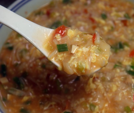 面疙瘩别用筷子搅了,一个塑料瓶就搞定,1分钟做一大盘,太实用