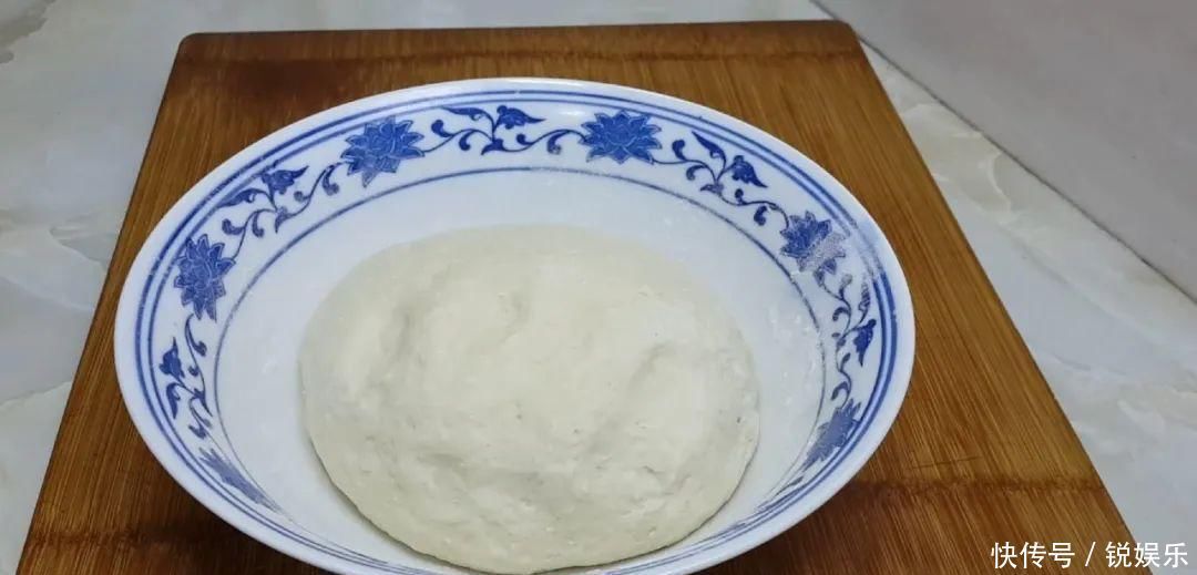 鸡蛋饼这样做太香了,教你懒人做法,鼓泡零失败,吃过就念念不忘