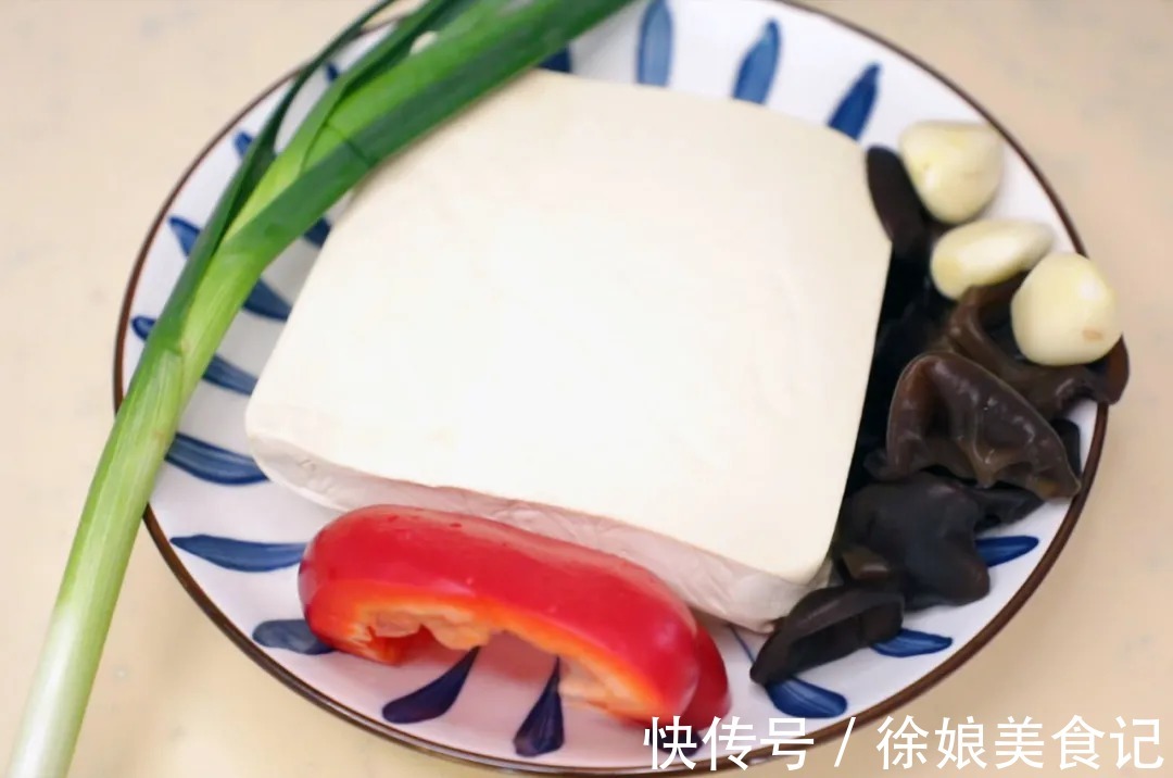 虎皮豆腐最好吃的做法，无需油炸简单易做，鲜香脆嫩，米饭不够吃