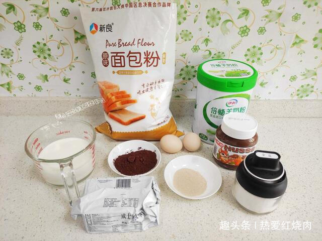 辫子面包容易断筋，自打用了这办法，每次做都成功而且拉丝效果好