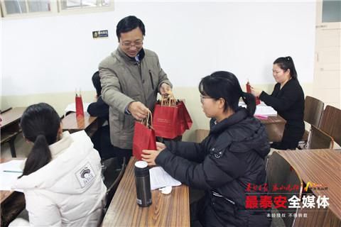 高校师生准备福袋 为考研学子送上温暖惊喜