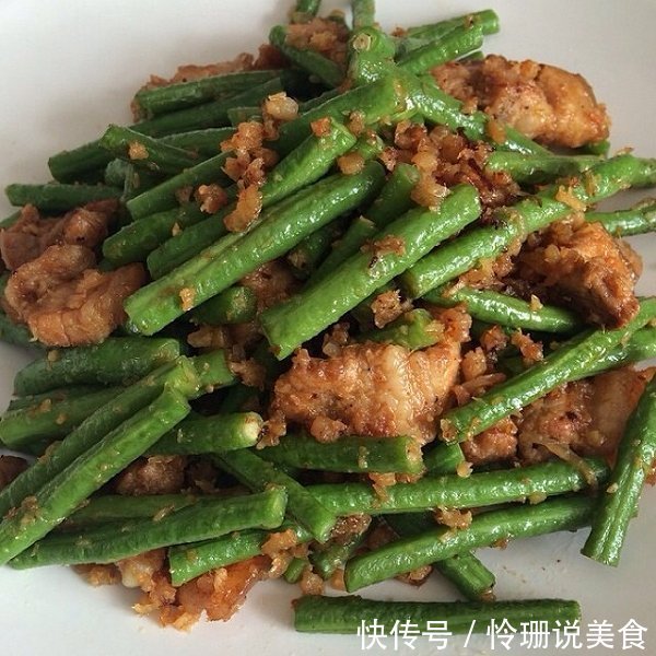 炒长豆角，直接下锅炒容易发黑，教你正确做法，豆角碧绿又脆嫩！