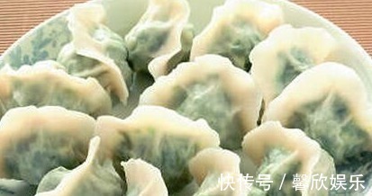 包饺子还在放肉馅,学会做此种素馅饺子,好吃的停不下