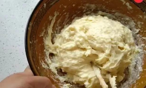 这油条不加添加剂，不揉面不发面，酥嫩可口，20分钟就可以做一锅