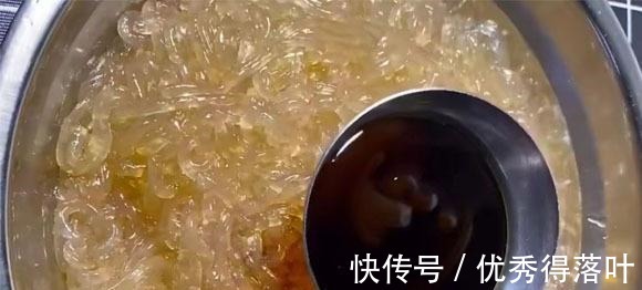 这个我家一周吃三次，一拌上锅一蒸，筋道Q弹蘸料吃真美味！