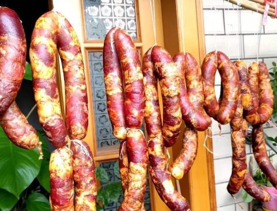 腊肠|灌腊肠,记住“4窍门”,腊肠口感棒味道香,无腥味,十分正宗