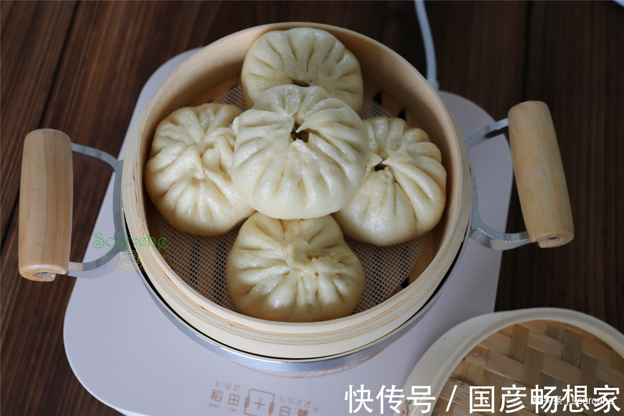 过年放假，早餐别买了，自己做包子，蓬松香软不塌陷，皮薄肉香