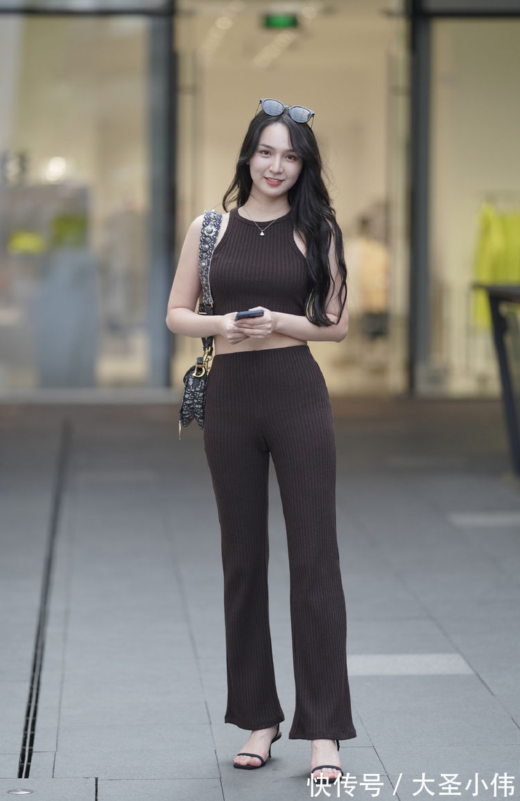 女生 美女街拍:爱穿搭的女生,追求的风格也是多种多样,但效果却很不错