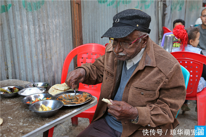 埃及饼子|中国游客到埃及开罗哈利利吃午饭，150元人民币都吃啥