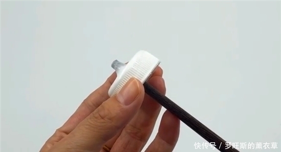 别再提着油桶倒油了,教你一个实用简单的方法,太厉害了