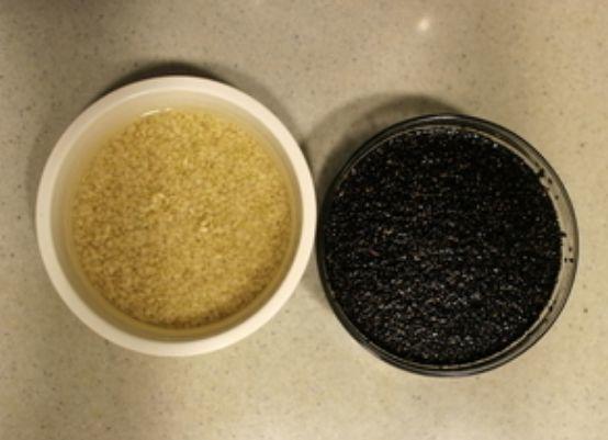 养花时,在盆里“撒”上1斤此“玩意”,不用在施肥,花卉也猛长