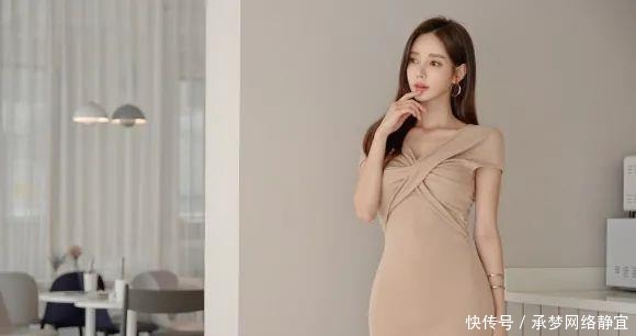 纯彩|美女鉴赏:炎夏卡其色乳酪纯彩鱼尾长裙