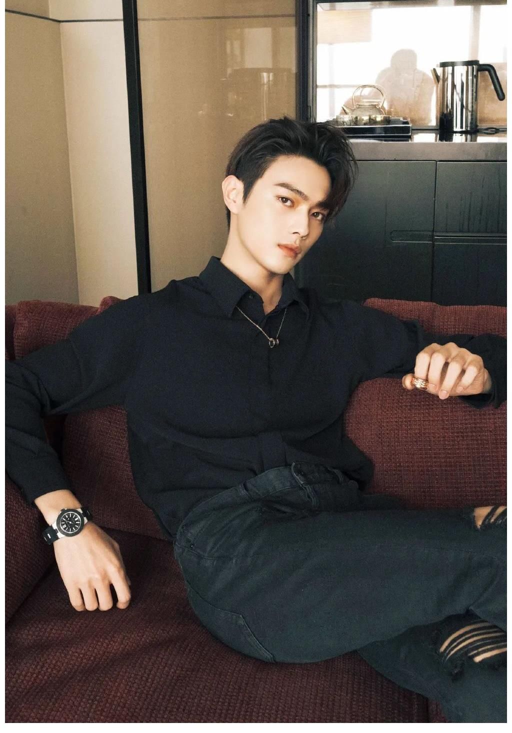 实力主持被高层打压?陈伟霆忙送礼?许凯搭上景甜?杨玏分手了?姨太问答