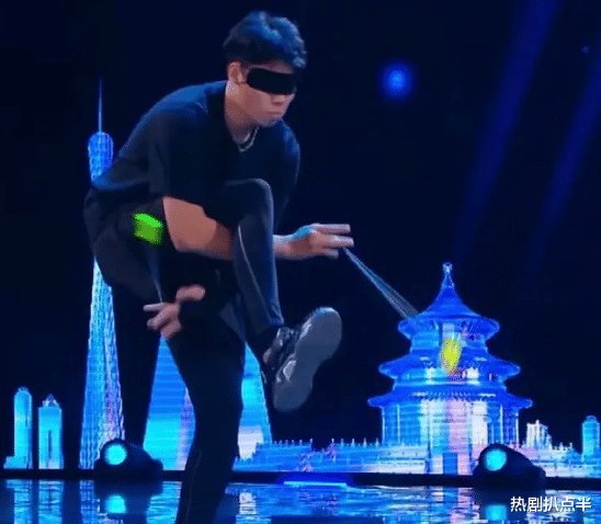 谢霆锋拍手称赞，邓紫棋感动落泪，这档汇集民间高手的综艺太顶了