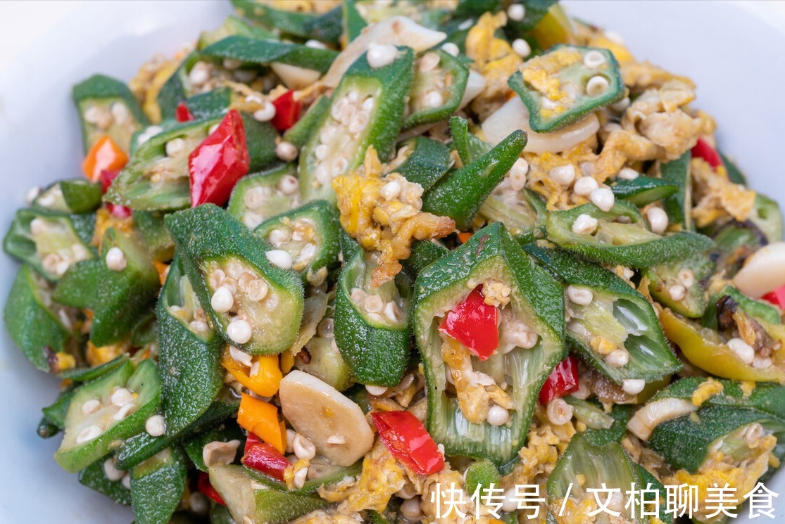 秋葵|炒秋葵,切完再焯水,还是焯水后再切别搞错了,不然营养易流失