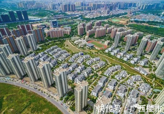 别墅|抬脚就是江、入门有院子、一脚油门到中心……以前没得选,这次我都要