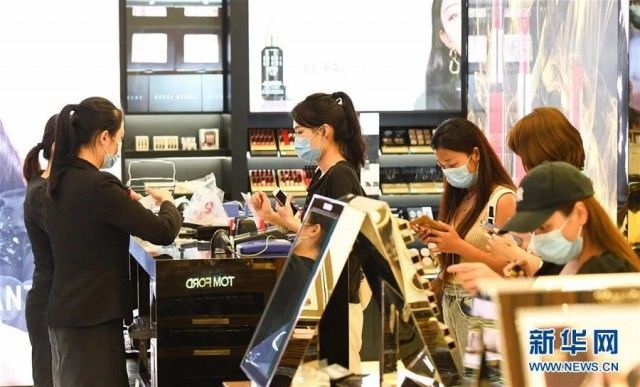 “离开了美颜相机,感觉自己整张脸都是一个错误”?