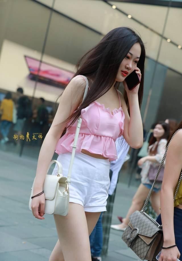 美女|街拍美女高挑的姐妹花,清凉时尚,千娇百媚