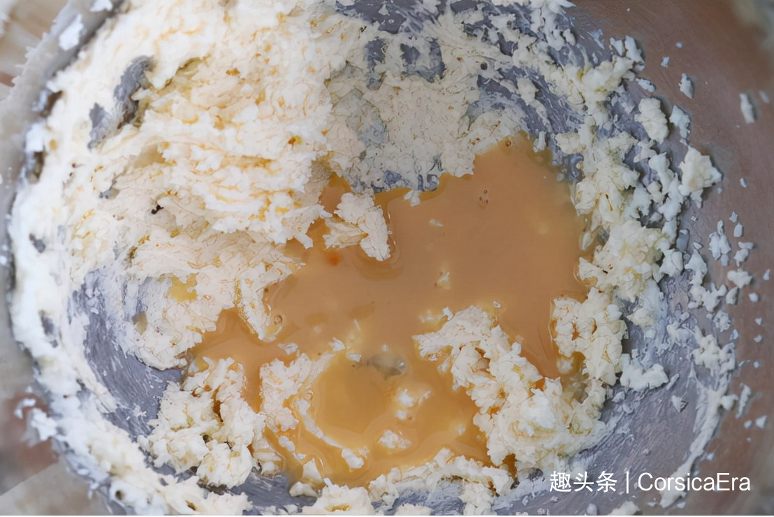 外酥里嫩的布丁塔，咬下一口层次丰富，有浓郁的巧克力味道！