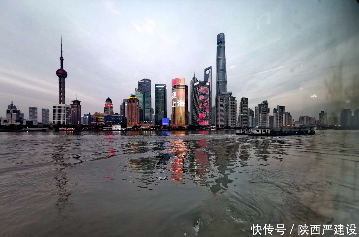 翁源|携外孙游上海外滩码头掠影【严建设】