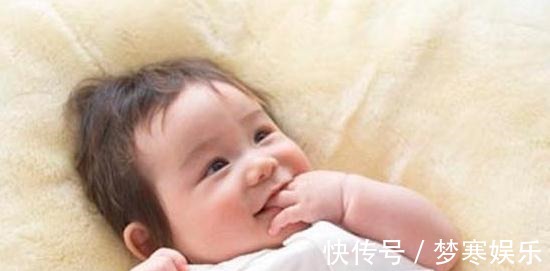 宝妈|你家6个月的宝宝,4个动作达标没?如果做不到当心“发育迟缓”