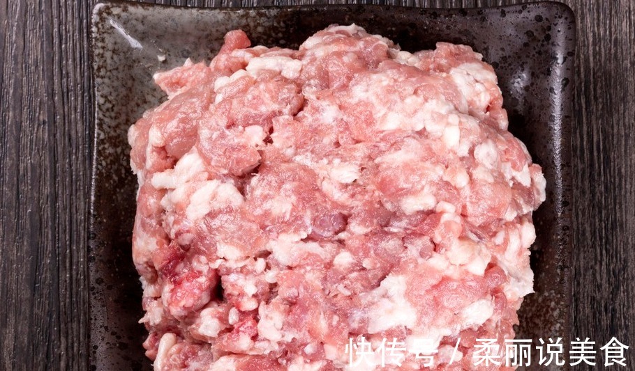 宴席常出现的四喜丸子,原来做法这么简单,自己做好吃馅料又足