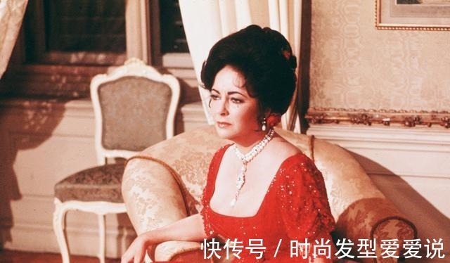 伯顿 自带服装拍戏不算什么,泰勒拍电影自备珠宝,给剧组省了好多经费!