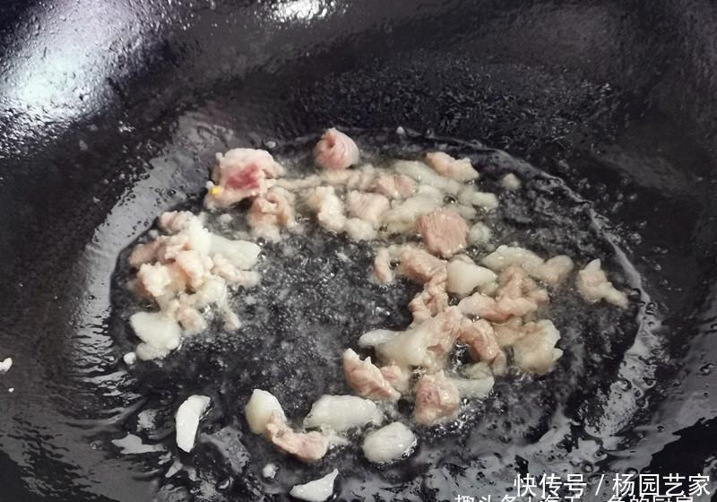 丝瓜木耳|三伏天碰到此菜必买,一次买几斤,顿顿这样炒都会光盘,吃不腻!