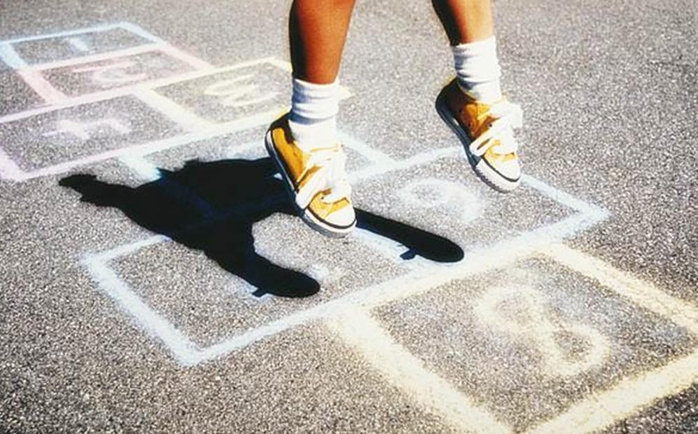 脚部|孩子再喜欢这种鞋,妈妈也要尽量避免购买,潜藏的危害很大