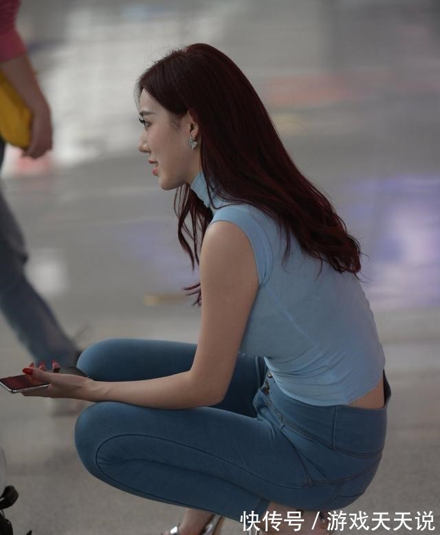 穿搭 瑜伽裤体现美女的修长体态,显得精致干练,大方时尚!