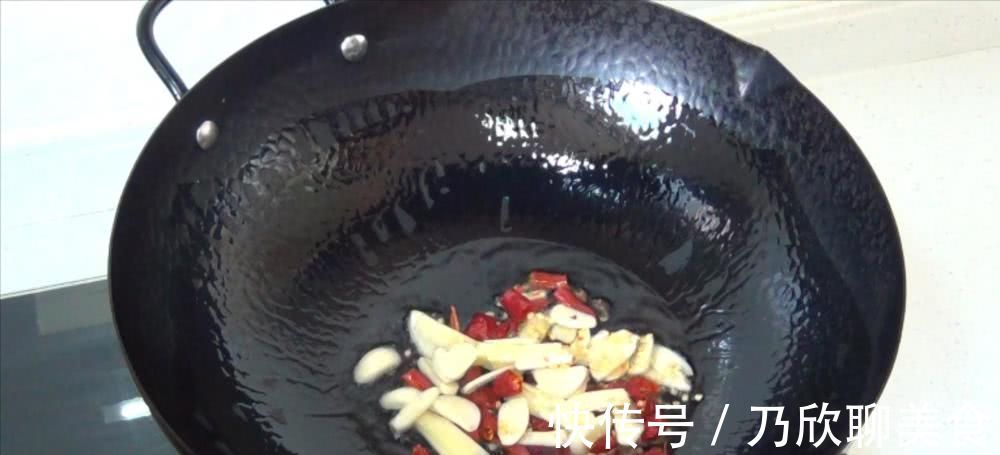 技巧|豆芽炒粉条，地道家常菜，教你一个小技巧，豆芽入味，越嚼越香