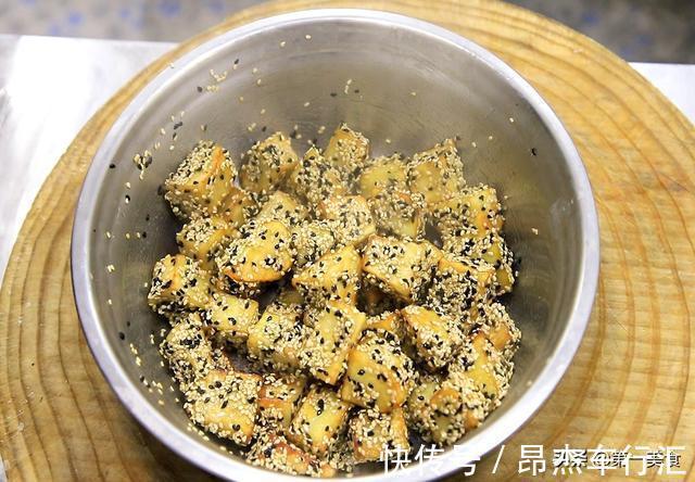 油温|红薯别只会烤着吃了，试试这道麻脸红薯，酥脆甜糯，越吃越想念