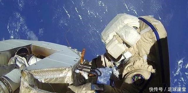 史上最悲催的宇航员!刚刚升空不久祖国就没了,还成了通缉犯