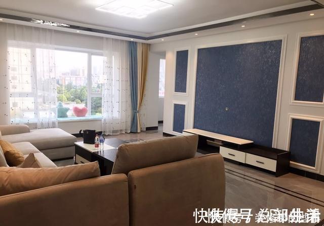 壁纸|130平新房装修花22万,客厅没阳台但超级漂亮,最满意一屋子窗帘