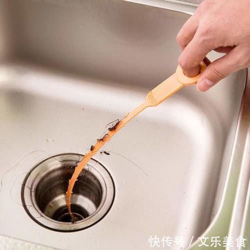 厨房卫生间下水管堵了不用慌，用这几种方法，一会就疏通