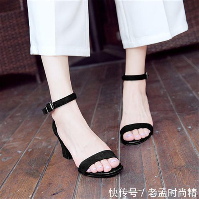 一字扣|传统凉鞋不兴了,今夏流行这样的高跟凉鞋,最具女人味