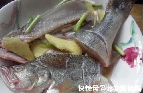 饭店大厨做的“清蒸鱼”好吃不腥，原来多了这一步，学到赚到