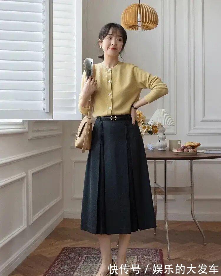 针织衫 真正洋气的女人,秋天都借鉴这几组穿搭公式,日常实用又百搭