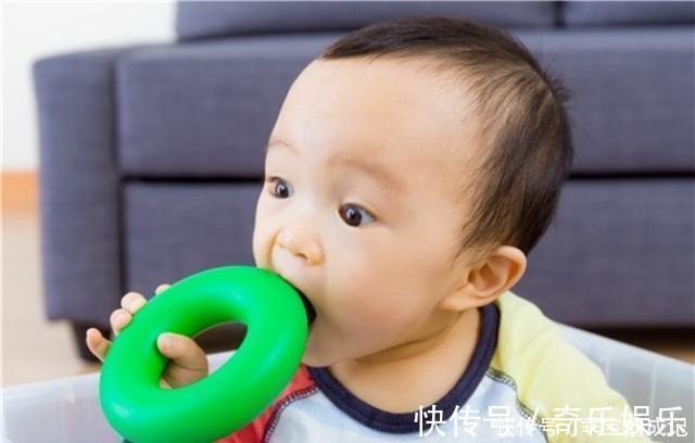 宝妈|宝宝嘴里有个洞?原来是“贴纸”惹的祸,五种物品婴幼儿要远离