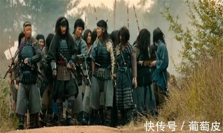 王士琦@明朝清官穷到裹草席下葬,300年后古墓被打开,挖出10亿陪葬品