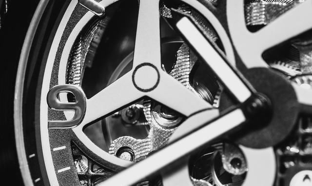 八年从业者告诉你“ 朋友圈”里的复刻表到底能不能买？