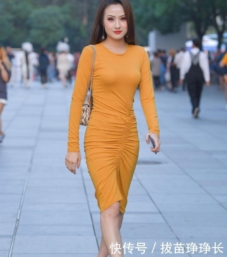 橘色紧身连衣裙,塑形还减龄
