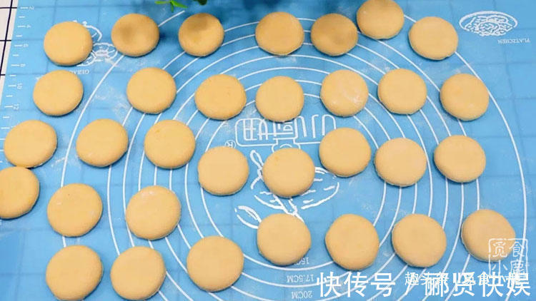 松软|适合孩子吃的健脾养胃山药饼，有平底锅就能做好，松软可口颜值高