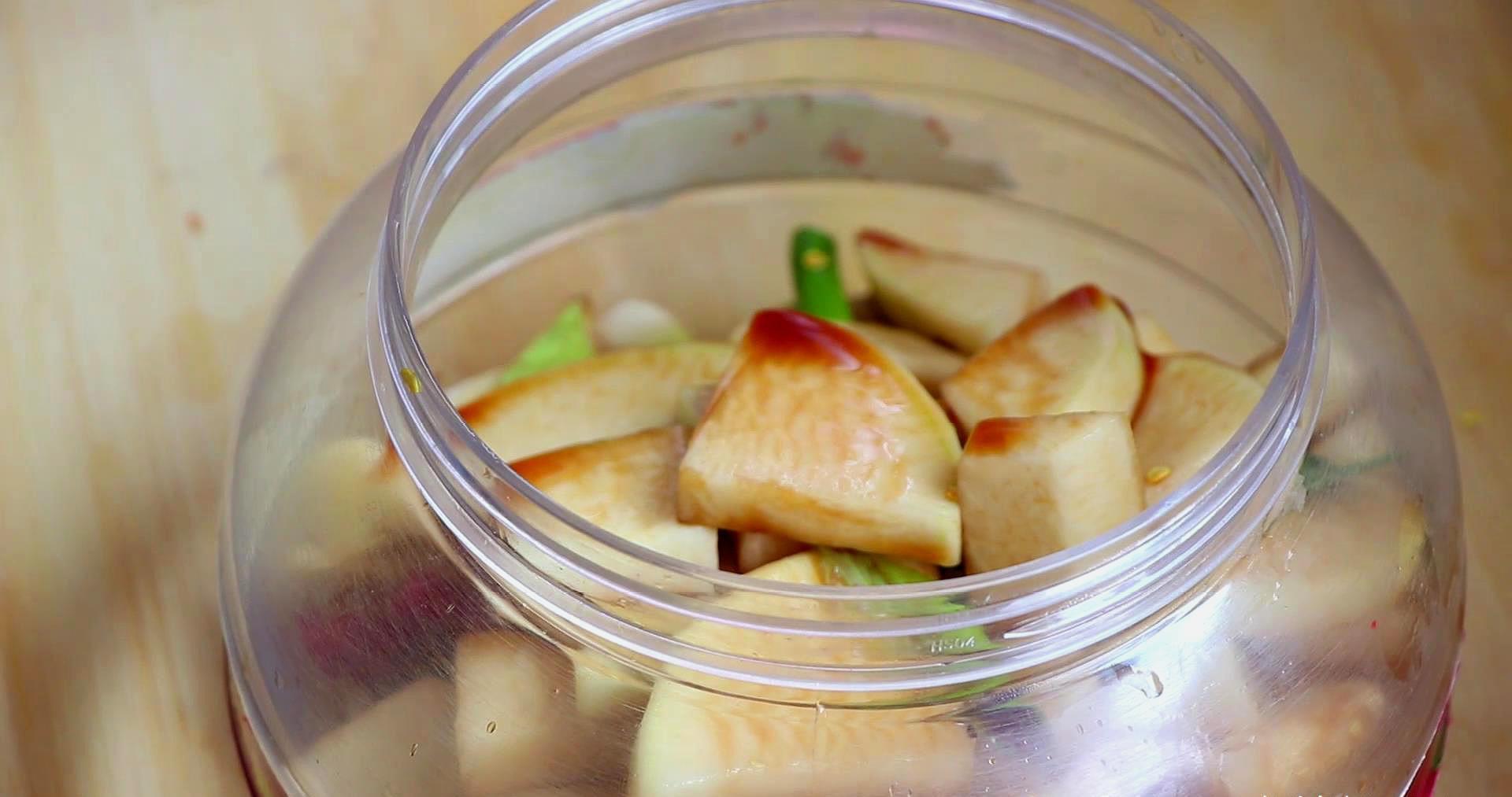 腌萝卜，最忌直接放盐，教你饭店腌萝卜做法，酸辣脆嫩放一年不坏